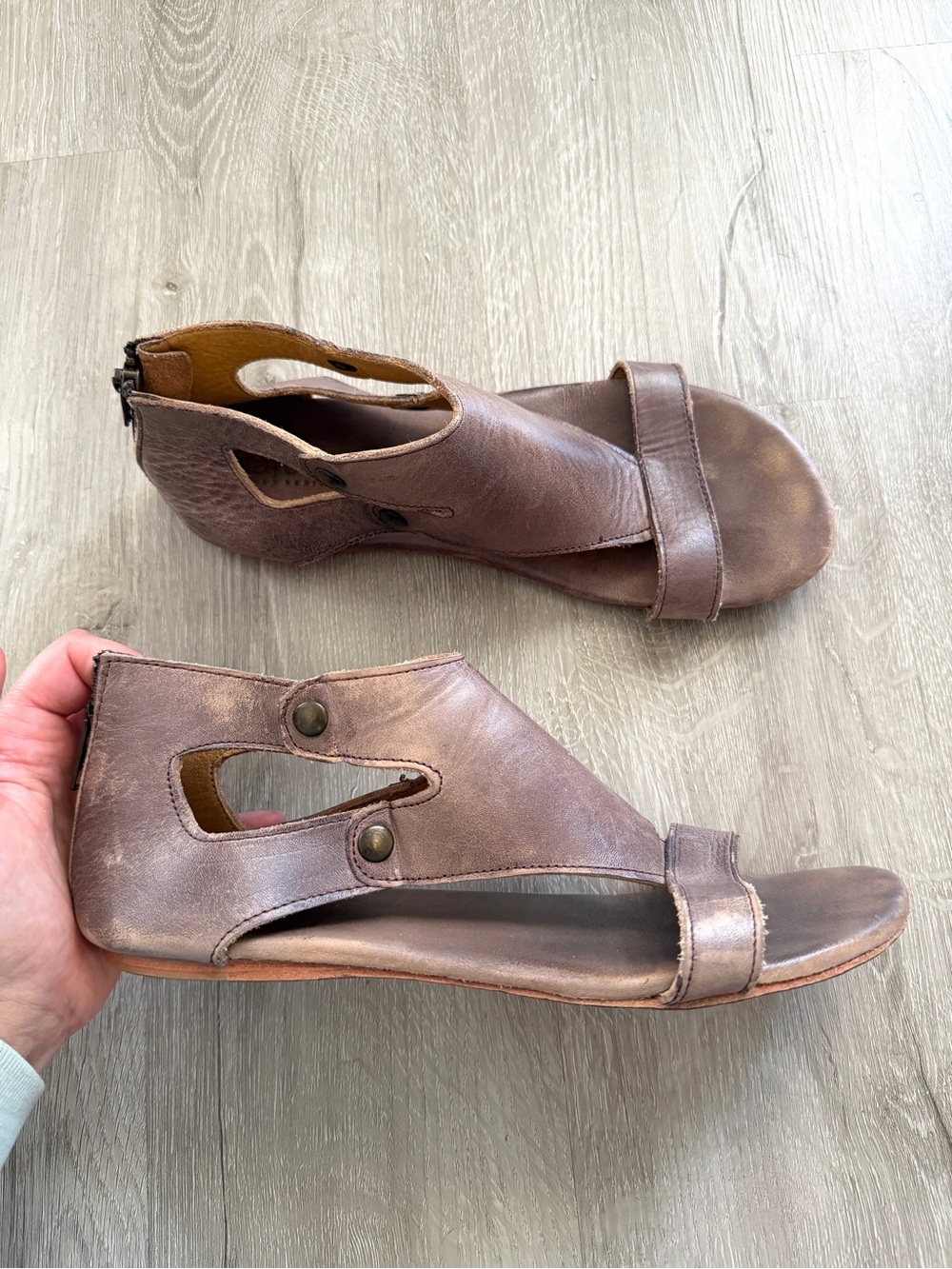 Bed Stu Soto Women's Flat Sandal 9Tan Rustic Leather Distress Gladiator